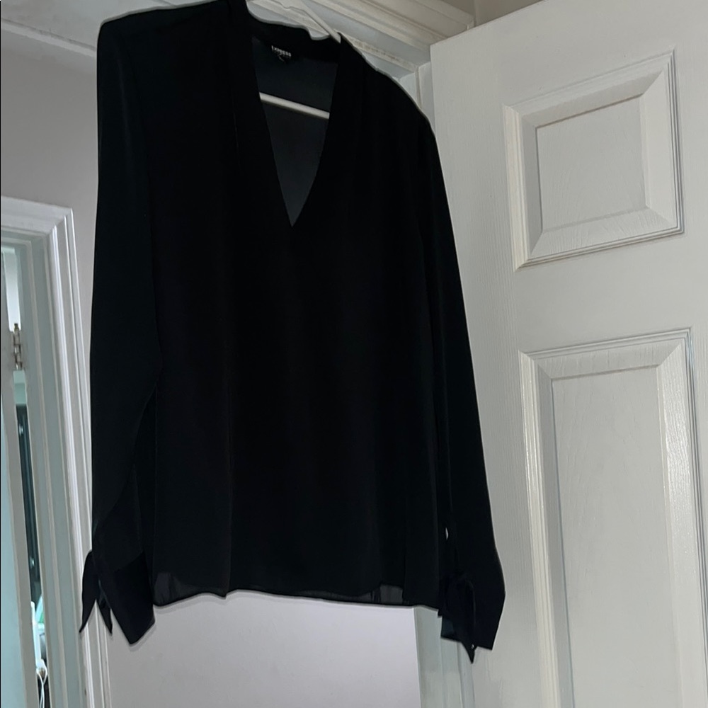 Express Classic Black Top